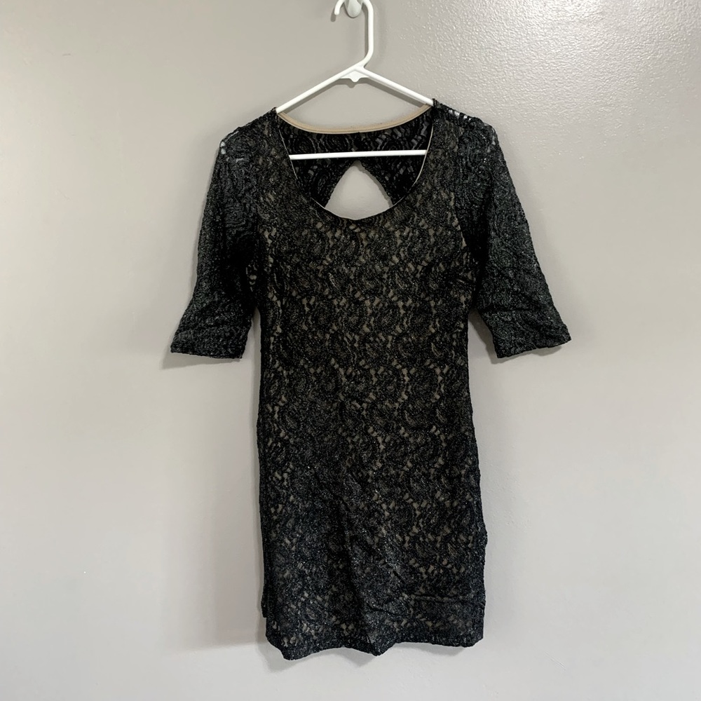 Lace body-con dress with keyhole back